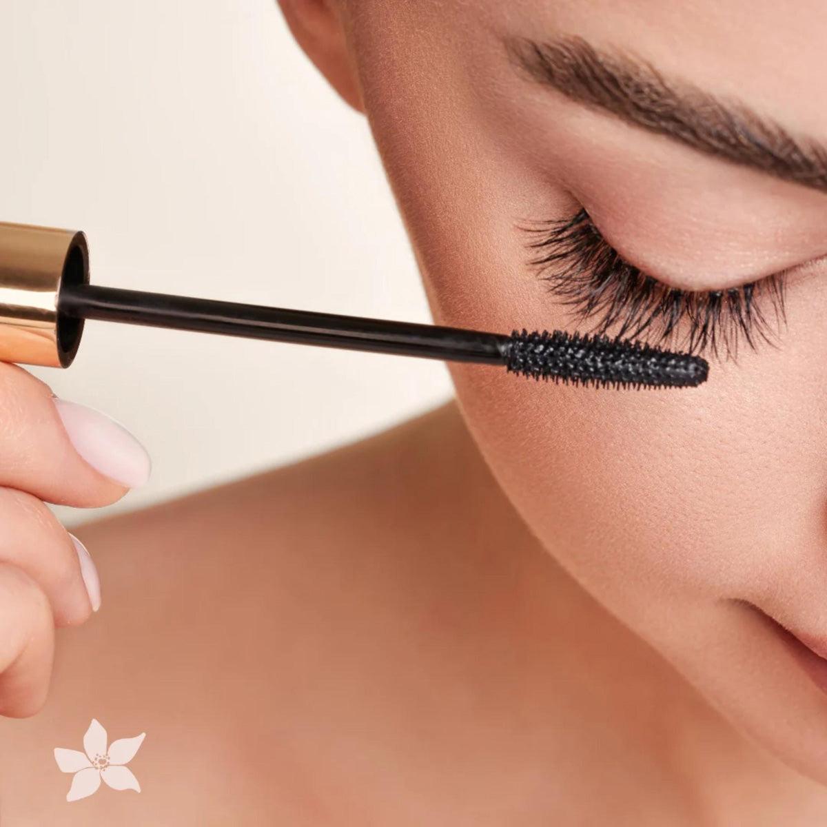 Alamea Palm Beach Perfect Lash Mascara shown on model
