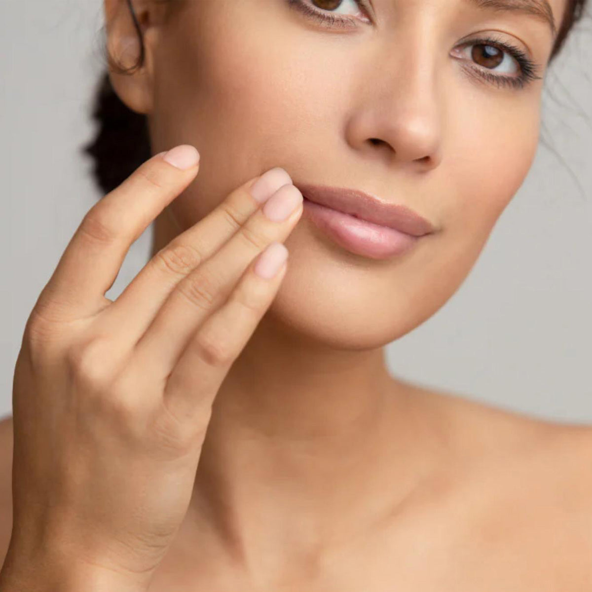 Alamea Palm Beach The Pout Primer shown on model